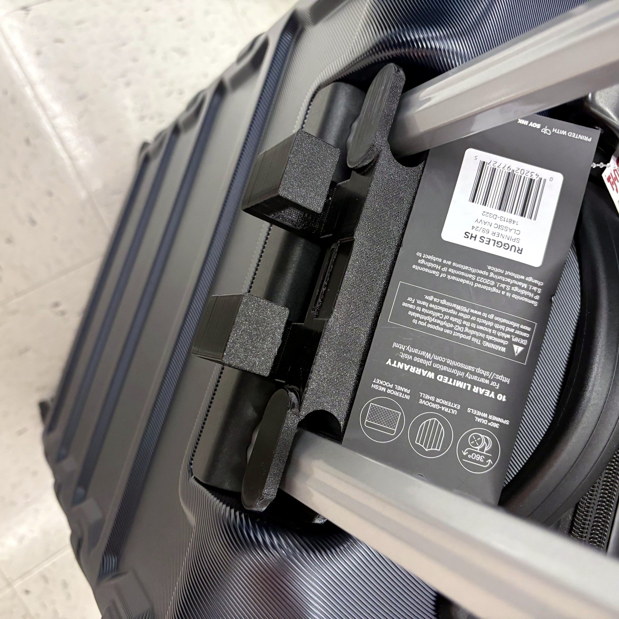 RAILTOTE on black Samsonite Ruggles